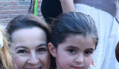  Lupita López con su nieta Nerea Romo.