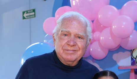  Josep Vilet con su bisnieta Ale González.