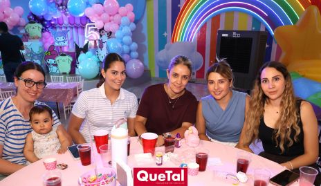  Ana, Fer, Mónica, Bety y Evelyn.
