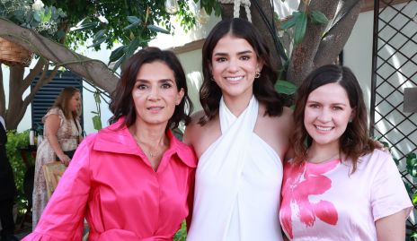  Elvira Sánchez con sus nueras Margaret González e Ilse Gil.