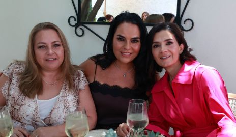  Montserrat Gutiérrez, Marily de Tobías y Elvira Sánchez.
