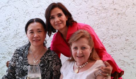  Oti Iwadare y Elvira Sánchez y Gina Lozano 
