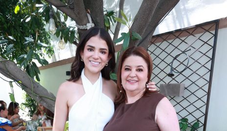  Margaret González con su mamá Margaret Lozano.