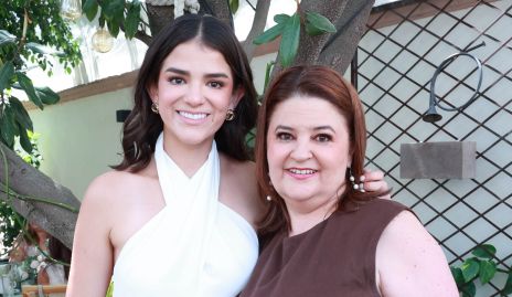  Margaret González con su mamá Margaret Lozano.