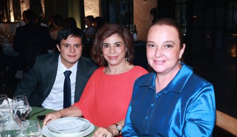  Diego Martínez, Adriana Sánchez y Ana Luisa Argüelles.