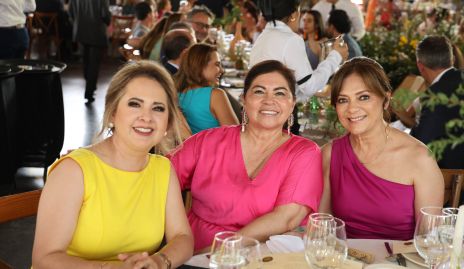  Zoila Charre, Beky Almendáres y Alejandra Zulaica.