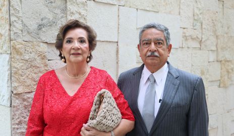  María de Lourdes y Enrique Jauregui.