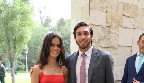  María y Andrés Flores.