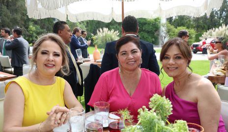  Zoila Charre, Beky Almendares y Alejandra Zulaica.