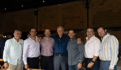  Elías Dip festejando su cumpleaños con su familia y amigos.