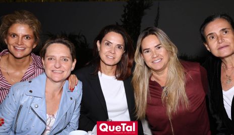  Lourdes López, Sofía Bárcena,  Fernanda Félix, Daniela Benavente y María Clara Abaroa.