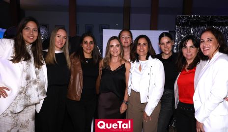 Sandra Pérez con sus amigas.