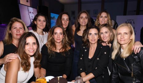  Marijó Abaroa con sus amigas.