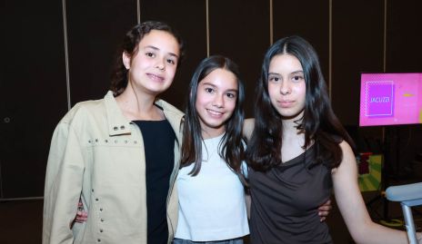 Natalia, Matilda y Sofia Stevens.