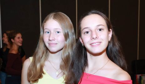  Vale Vallejo y Andrea Quintanilla.