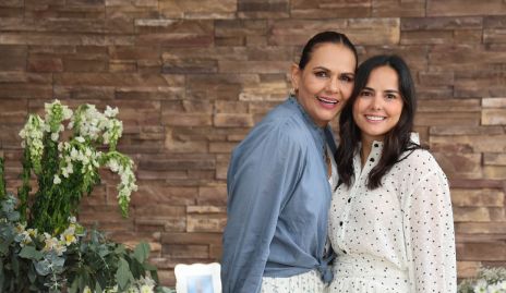  Toyita Villalobos con su hija Ceci Dávila.