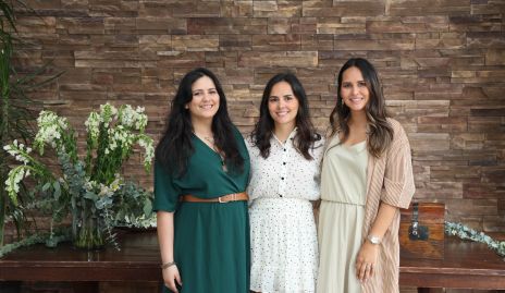  Las hermanas Dávila Villalobos, Toyita, Ceci y Cristina.