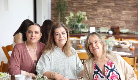  Bety Mena, Begoña Cuanda e Ingrid Pérez.