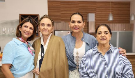  Adriana Villalobos, Toyita Valdés, Toyita Villalobos y Amalia García.