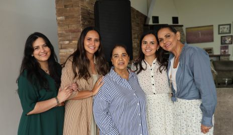  Toyita Dávila, Cristi Dávila, Amalia García, Ceci Dávila y Toyita Villalobos.