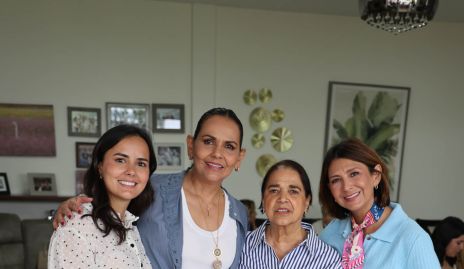  Ceci Dávila, Toyita Villalobos, Amalia García y Adriana Villalobos.
