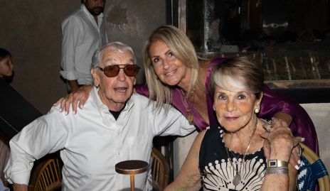  Francisco Valdés, Bety Ávila y Marisa Valdés.