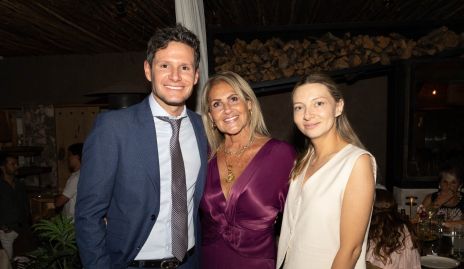  Santiago López, Bety Ávila y Gaby López.