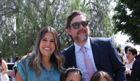  Diego Rodríguez y María José Barragán con Luisa, Camila y Anajose.