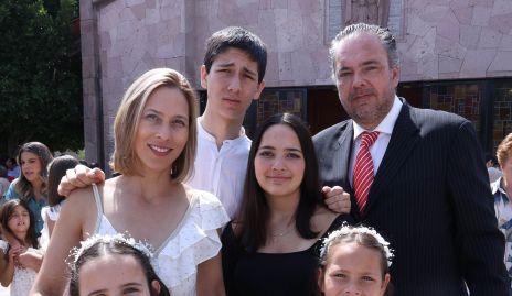  Begoña Martínez, José María Apezteguía, Begoña Apezteguía, José Alberto Apezteguía, María y Camila Apezteguía.