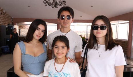  Samantha Vallejo, Gabriel Vallejo, Aydeé Vallejo e Isabella Vallejo.