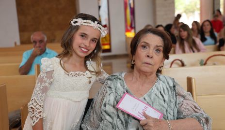  Elena Reverte con su abuela Fina Zúñiga.