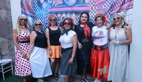  Lucía, Cuki, Paty, Mari Carmen, Magda, Ángeles y Nora.