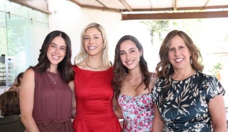  Natalia Navarro, Ivanna González, Valeria Navarro y Claudia Nava.