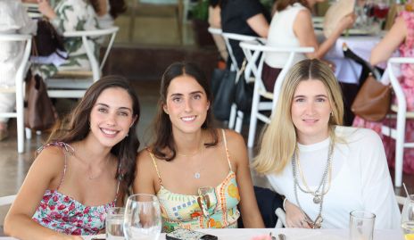  Valeria Navarro, Fernanda Morales y Macarena Anaya.