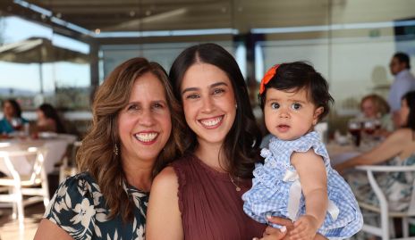  3 generaciones, Claudia Nava, Natalia Navarro y Lourdes Lázaro.