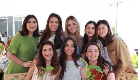 María José Rojas con sus amigas.