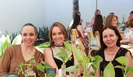  Karina García, Flor Rosillo y Mariana Morales.