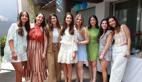  María José Rojas con sus amigas de toda la vida.