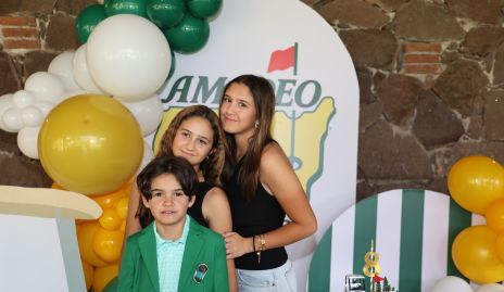  Amadeo, Arantza y Alexa Calzada Salas.