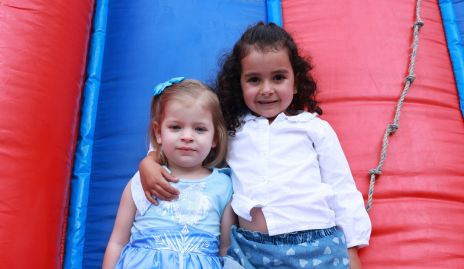  Loretta y Elena.