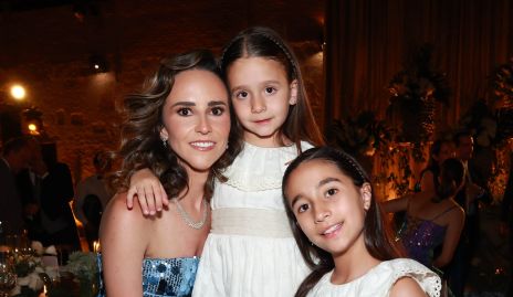  Paola Meade con sus sobrinas Melina y Fer Torres Meade.