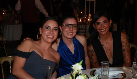  Ximena Gómez, Mariana Medina y Andrea Flores.