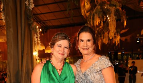  Sara Paula Sánchez y Carmen Andrés, mamás de los novios.