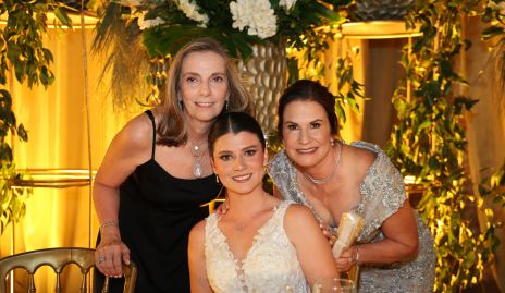  Charo Valladares, Daniela Meade y Carmen Andrés 