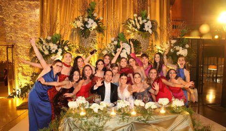  Los novios con las amigas de Daniela.