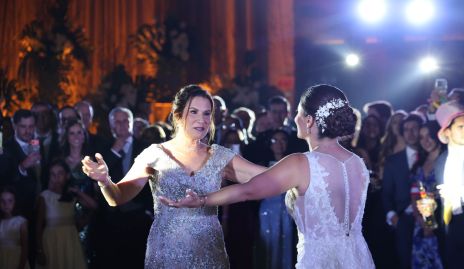 Carmen Andrés con su hija Daniela.