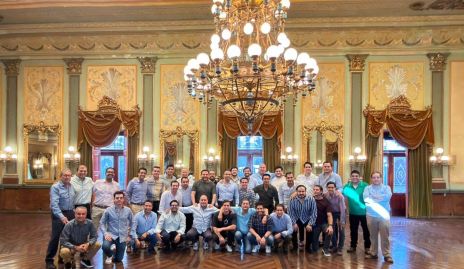  Jesús González Portillo con sus amigos.