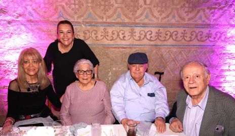  Chayo Ortuño, Reyna Suárez, Reyna Villagrana, Ramón Suárez y Toño Sarquis.