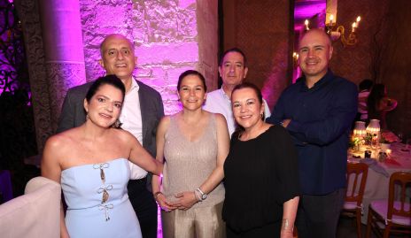  Gaby Suárez, Mauricio Sarquis, Mónica Suárez, Reyna Suárez, Juan Carlos Suárez y Marco Burgos.