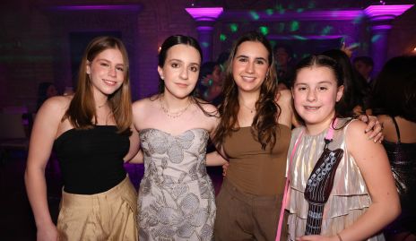  Ale Suárez, Gaby Sarquis, Mónica Burgos y Montse Burgos.